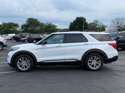 Used 2020 Ford Explorer XLT w/ Equipment Group 202A AWD/4WD image 7