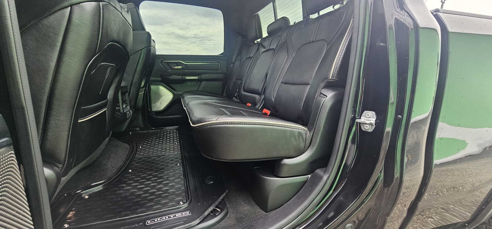 Used 2020 RAM 1500 Limited w/ Black Appearance Package AWD/4WD image 16