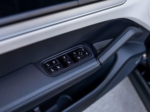 Certified 2025 Porsche Cayenne Coupe image 49