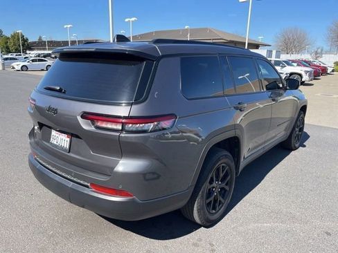 Used 2025 Jeep Grand Cherokee L Laredo image 5