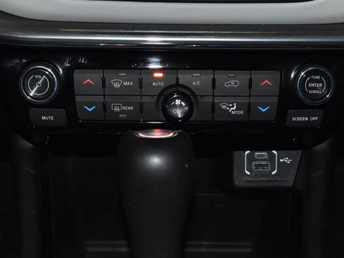 Certified 2023 Jeep Compass Limited image 18