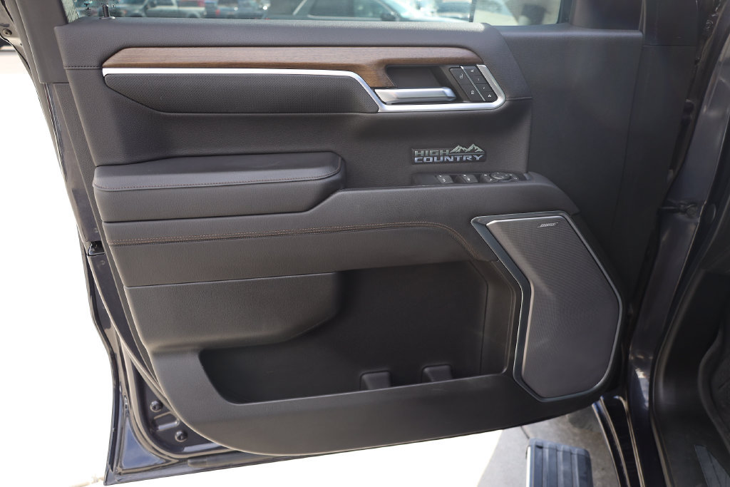 Used 2022 Chevrolet Silverado 1500 High Country w/ High Country Premium Package AWD/4WD image 10