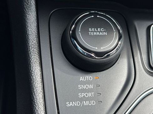 Used 2020 Jeep Cherokee Latitude Plus w/ Cold Weather Group image 34