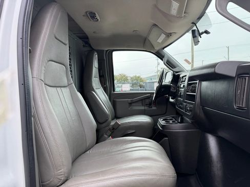 Used 2018 Chevrolet Express 2500 w/ Enhanced Convenience Package image 19