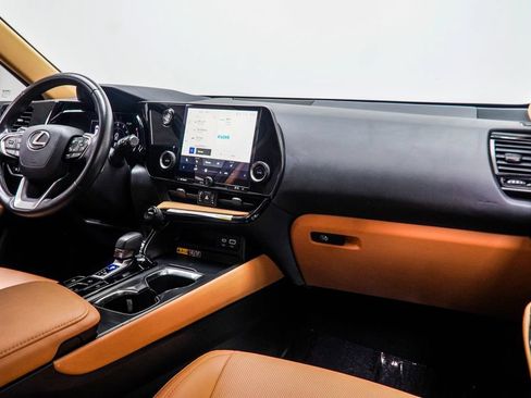 Used 2025 Lexus NX 250 FWD w/ Accessory Package (Z2) image 21