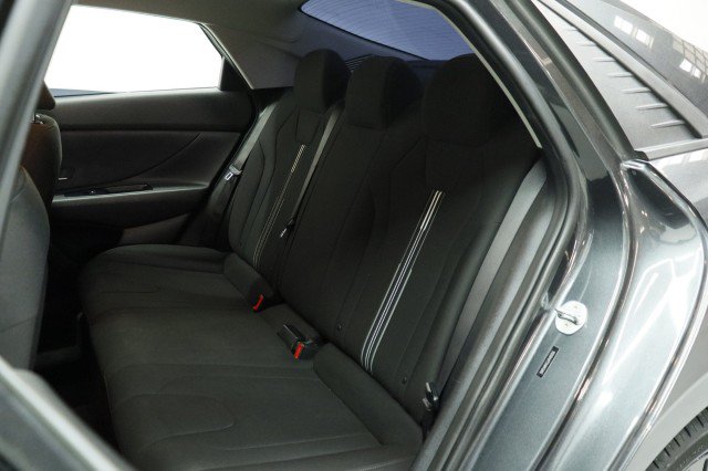 Used 2023 Hyundai Elantra SEL FWD image 29
