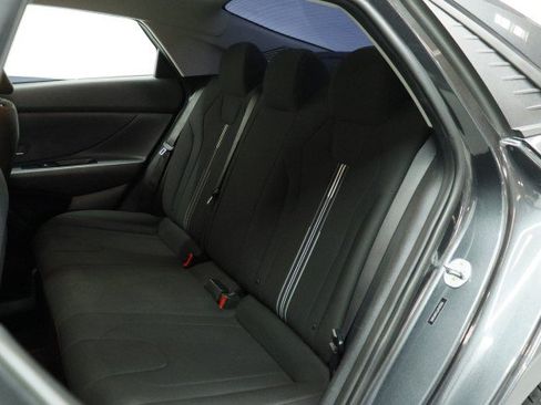 Used 2023 Hyundai Elantra SEL FWD image 29