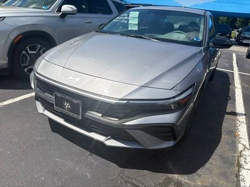 Used 2026 Hyundai Elantra Sport FWD image 4