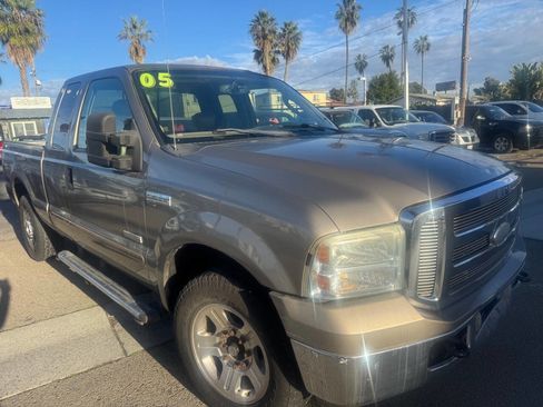 Used 2005 Ford F250 Lariat image 1