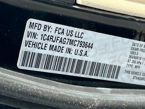Used 2021 Jeep Grand Cherokee Laredo AWD/4WD image 35