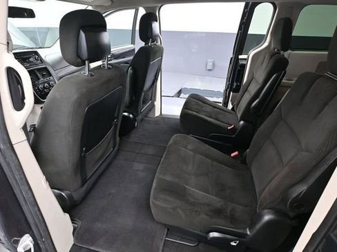 Used 2016 Dodge Grand Caravan SXT FWD image 31