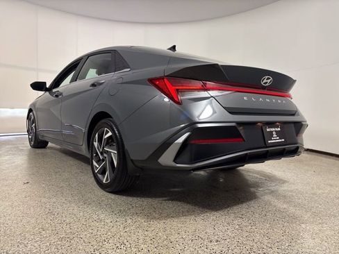 Used 2024 Hyundai Elantra SEL w/ Convenience Package FWD image 11