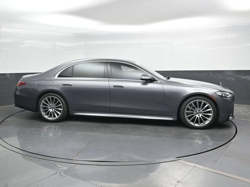 Used 2023 Mercedes-Benz S 580 4MATIC Sedan image 3