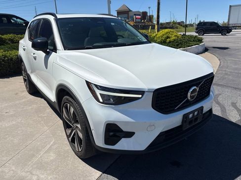 Certified 2023 Volvo XC40 B5 Plus w/ Protection Package Premier AWD/4WD image 5
