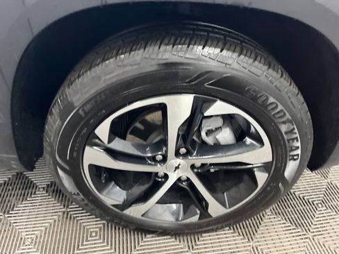 Used 2025 Chevrolet Trax RS w/ Driver Confidence Package image 29