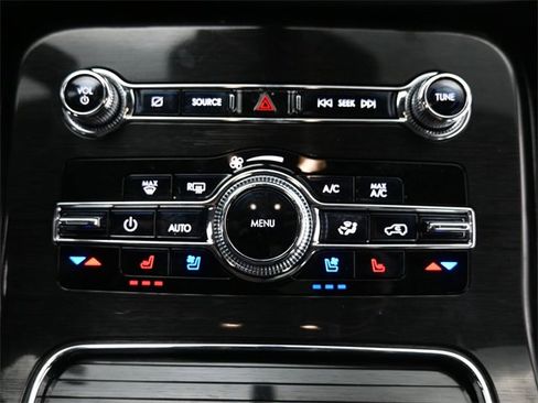 Used 2023 Lincoln Nautilus Reserve w/ Luxury Package image 17