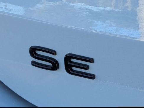 New 2026 Volkswagen Taos SE FWD image 12