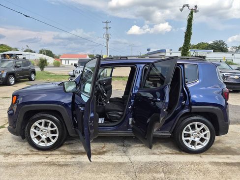 Used 2021 Jeep Renegade Latitude w/ Luxury Group I FWD image 18