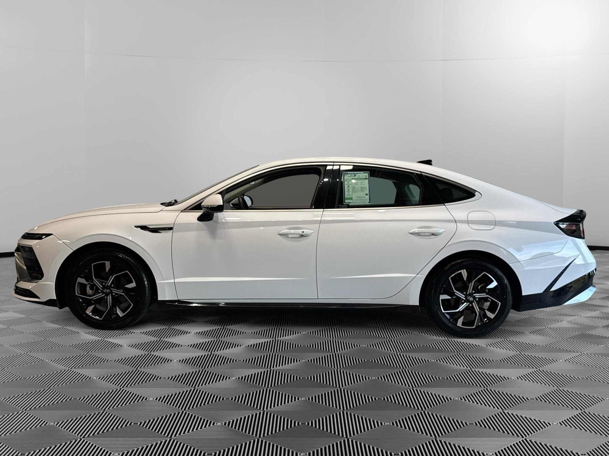 Used 2025 Hyundai Sonata SEL FWD image 3