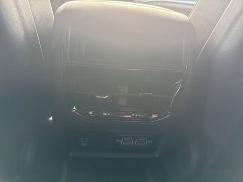 Used 2024 Jeep Grand Cherokee Altitude image 23