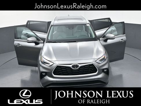 Used 2026 Toyota Highlander XLE image 33
