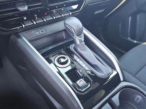 Used 2024 Chevrolet Colorado LT image 12