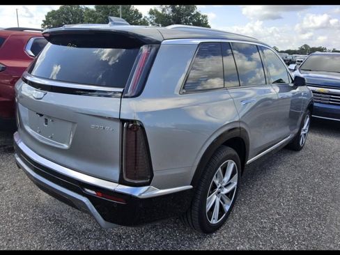 Used 2026 Cadillac Vistiq Luxury AWD/4WD image 9