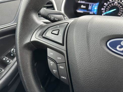 Used 2021 Ford Edge SE image 26