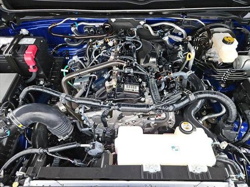 Used 2025 Toyota Tacoma SR5 AWD/4WD image 26
