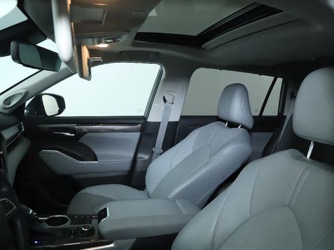 Used 2023 Toyota Highlander Limited image 20