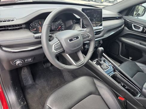 Used 2025 Jeep Compass Latitude w/ Altitude Special Edition image 11