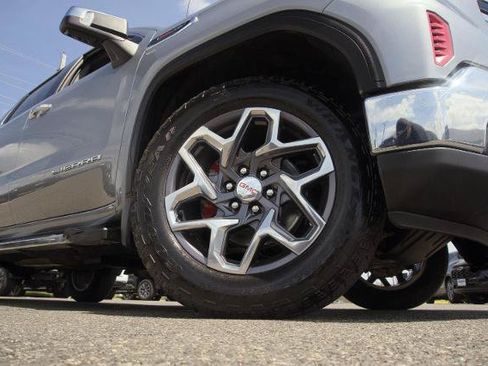 Used 2023 GMC Sierra 1500 SLT w/ SLT Premium Plus Package AWD/4WD image 2