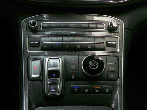 Used 2022 Hyundai Santa Fe Limited FWD image 13