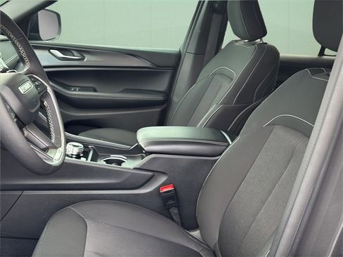 Certified 2025 Jeep Grand Cherokee Laredo X w/ Luxury Tech Group I image 19