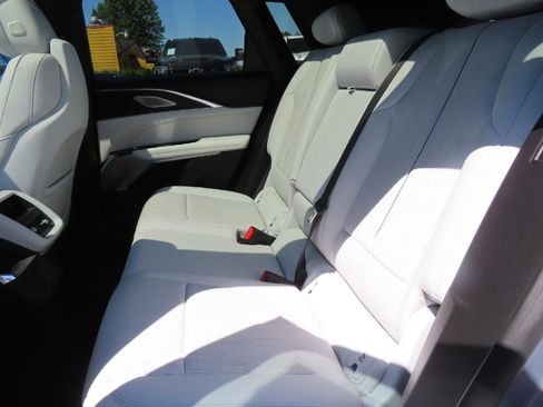 Used 2024 Cadillac Lyriq Luxury AWD/4WD image 38