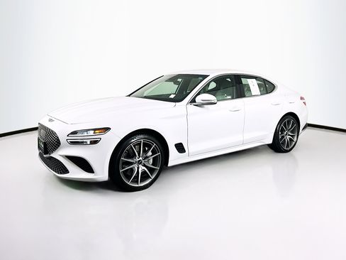 Used 2025 Genesis G70 2.5T image 3