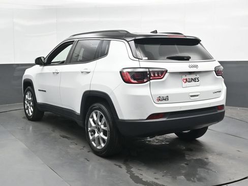 Used 2025 Jeep Compass Limited AWD/4WD image 9