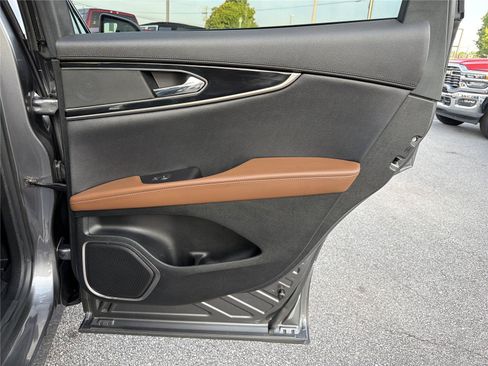 Used 2022 Lincoln Nautilus Reserve FWD image 15