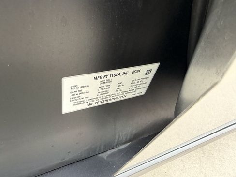 Used 2024 Tesla Cybertruck AWD Crew Cab image 47