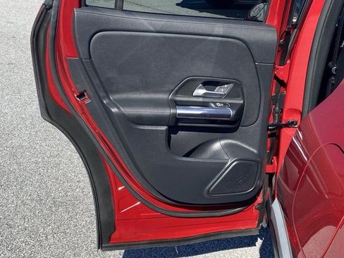 Used 2021 Mercedes-Benz GLA 250 w/ Premium Package image 34