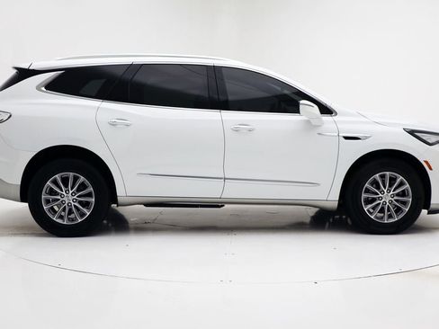Used 2023 Buick Enclave Essence AWD/4WD image 3