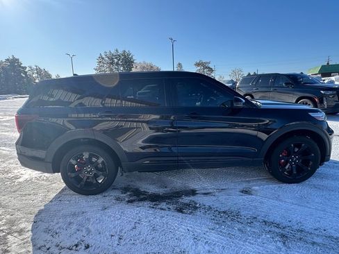 Used 2022 Ford Explorer ST w/ ST Street Pack image 8