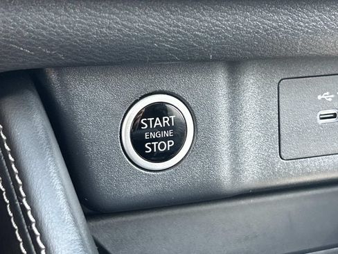 Used 2023 Nissan Rogue SL AWD/4WD image 37