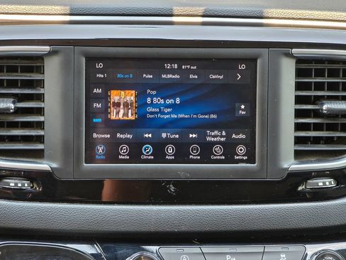 Used 2020 Chrysler Pacifica Touring-L FWD image 8