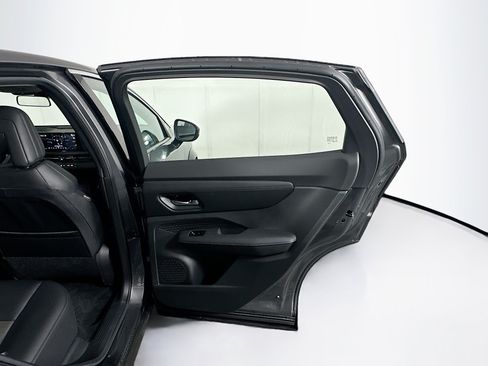 Used 2023 Nissan Ariya FWD image 30