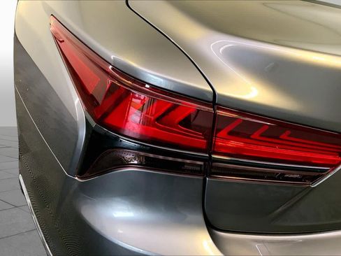 Used 2023 Lexus LS 500 AWD w/ Interior Upgrade Package image 28