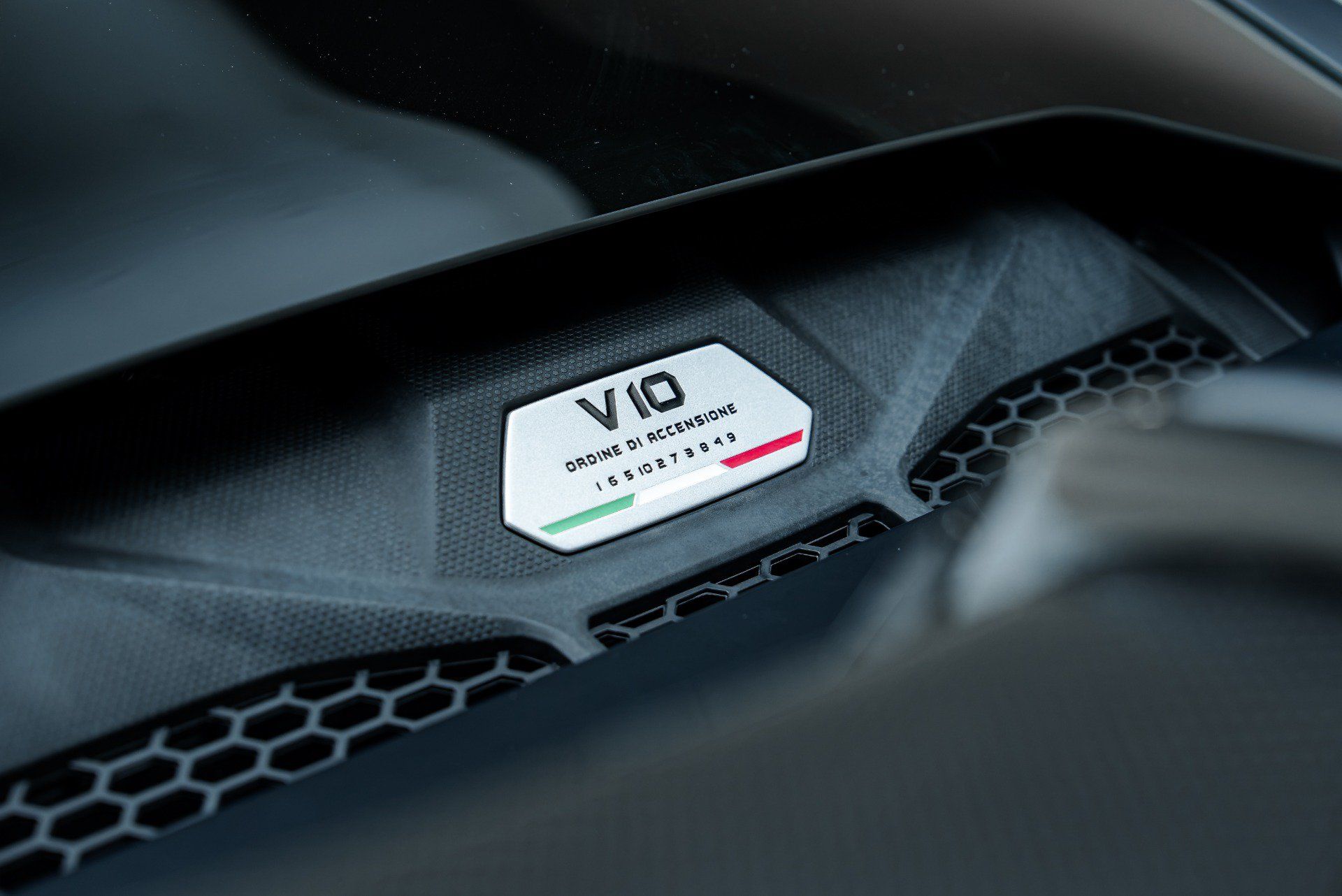 Used 2021 Lamborghini Huracan EVO RWD image 38