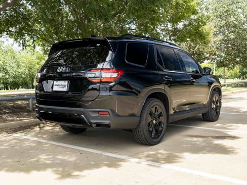Used 2026 Honda Pilot Black Edition image 9