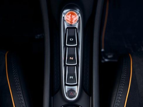 Used 2025 McLaren Artura Spider RWD image 59