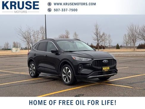 Used 2025 Ford Escape Platinum image 1